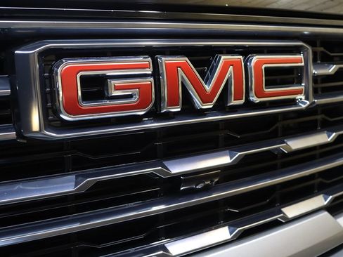 Used 2025 GMC Sierra 2500 AT4 w/ AT4 Preferred Package AWD/4WD image 18