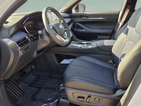 Certified 2026 INFINITI QX60 Sport w/ Dark Cargo Package AWD/4WD image 12