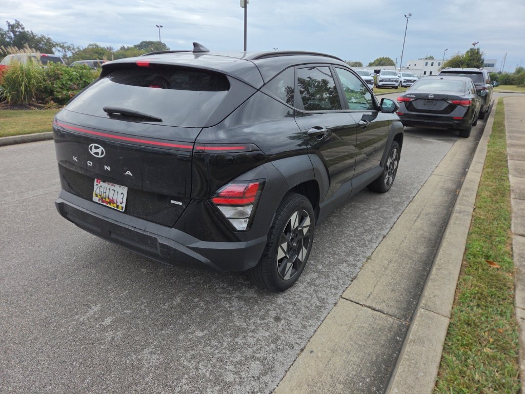 Used 2024 Hyundai Kona SEL AWD/4WD image 3