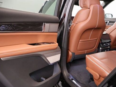 New 2026 Cadillac Vistiq Platinum image 25