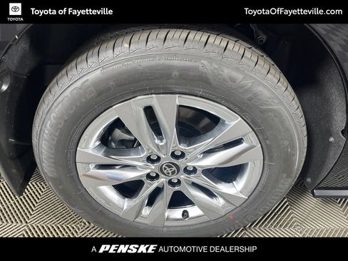 Used 2026 Toyota Sienna Limited FWD image 19