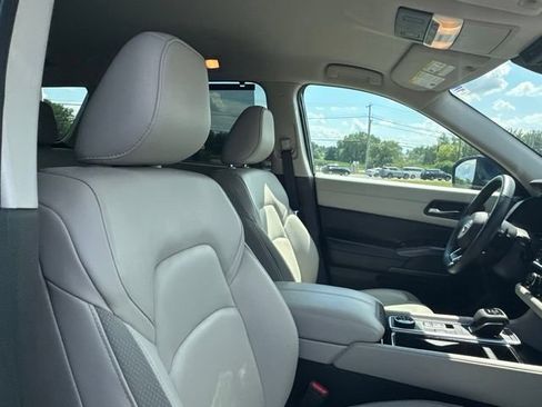 Used 2024 Nissan Pathfinder SL AWD/4WD image 30