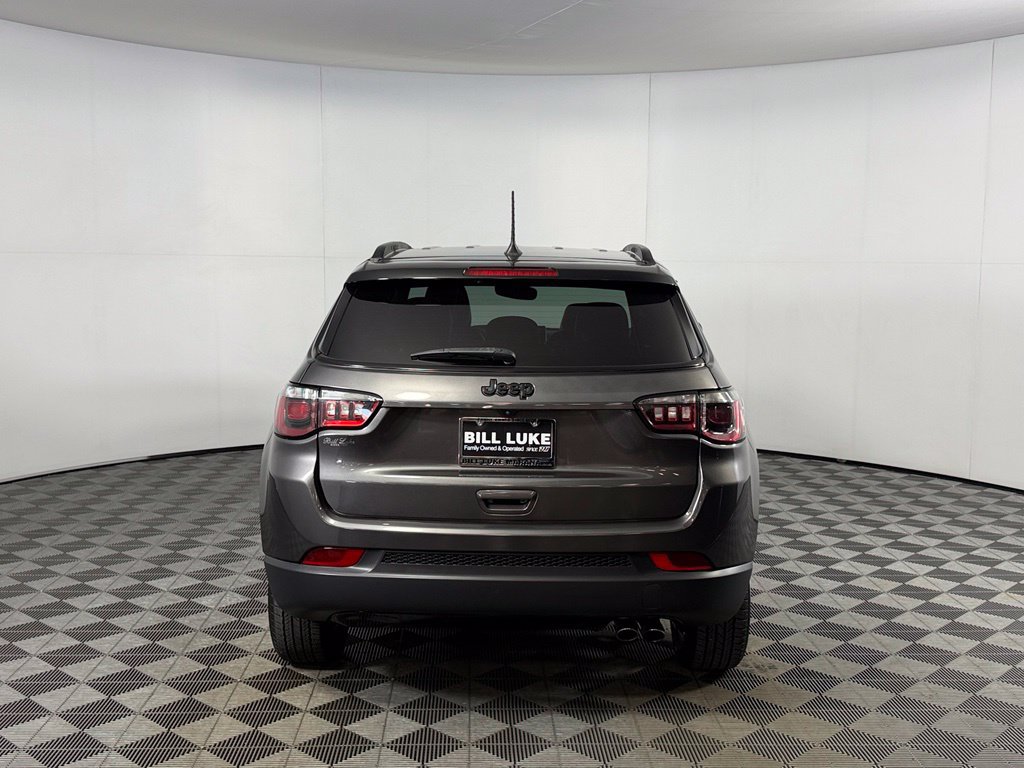 Used 2022 Jeep Compass Latitude FWD image 9