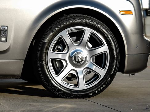 Used 2014 Rolls-Royce Phantom Sedan image 88