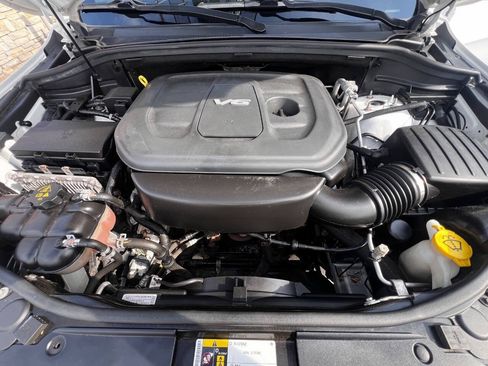 Used 2018 Jeep Grand Cherokee Laredo AWD/4WD image 18