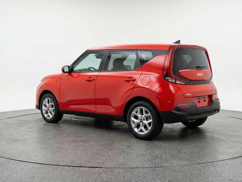 Used 2025 Kia Soul LX w/ LX Technology Package FWD image 6