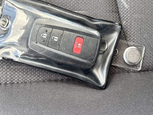 Used 2025 Toyota RAV4 XLE AWD/4WD image 34