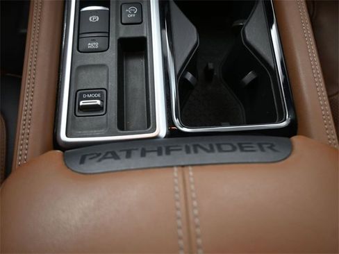 Used 2022 Nissan Pathfinder Platinum w/ Cargo Package image 9