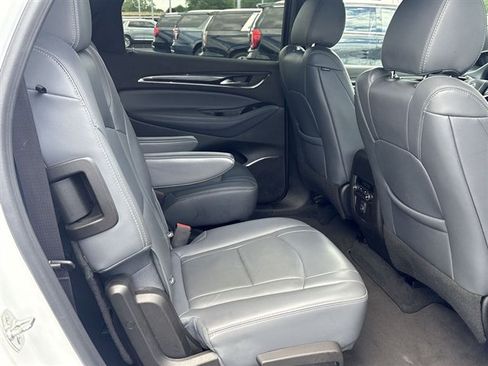 Used 2024 Buick Enclave Essence AWD/4WD image 25