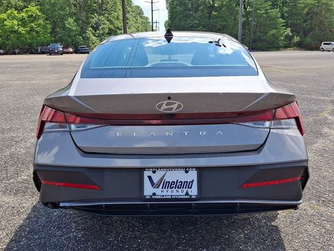 Used 2024 Hyundai Elantra SEL FWD image 28