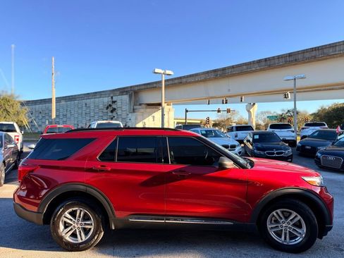 Used 2021 Ford Explorer XLT image 8