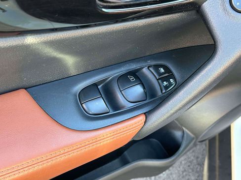 Used 2019 Nissan Rogue SL w/ Premium Package image 15