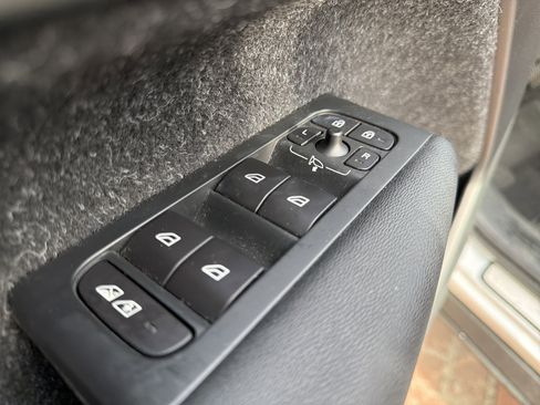 Used 2019 Volvo XC40 T5 Inscription image 15