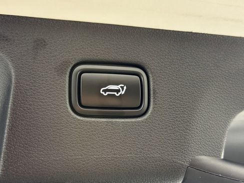 Used 2025 Kia Sportage SX image 17