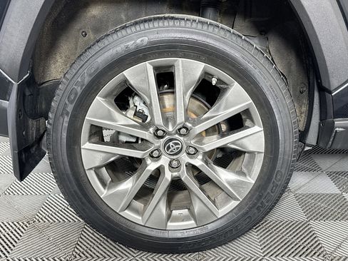 Used 2019 Toyota RAV4 XLE Premium image 32