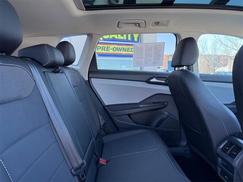 Certified 2022 Volkswagen Taos SE image 10