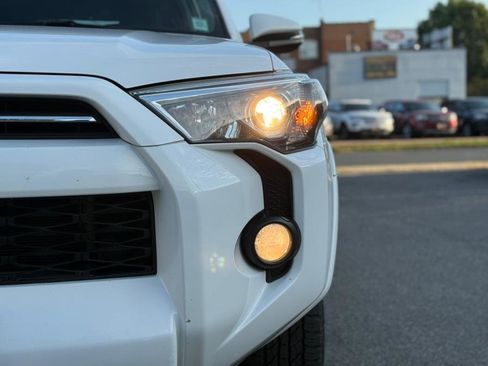 Used 2020 Toyota 4Runner SR5 Premium image 4