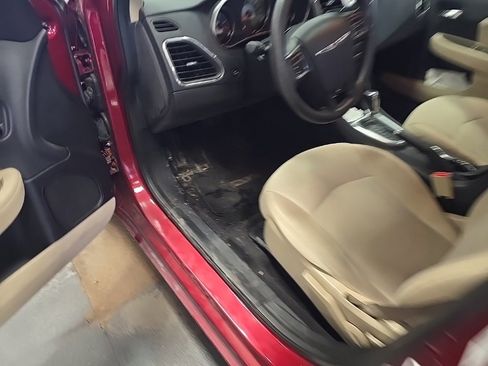 Used 2011 Chrysler 200 LX image 7