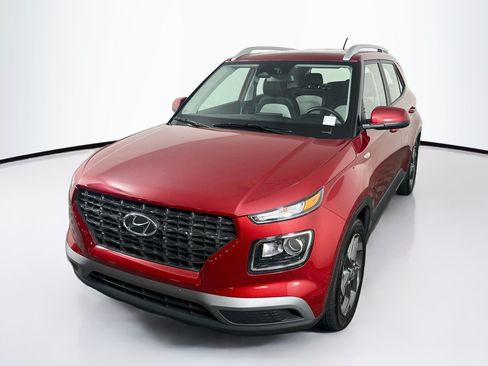 Used 2025 Hyundai Venue SEL FWD image 3