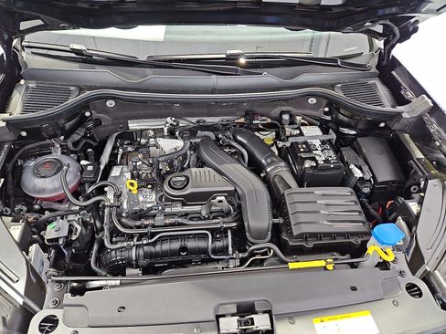 New 2026 Volkswagen Taos SE FWD image 10