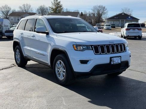 Used 2020 Jeep Grand Cherokee Laredo image 2