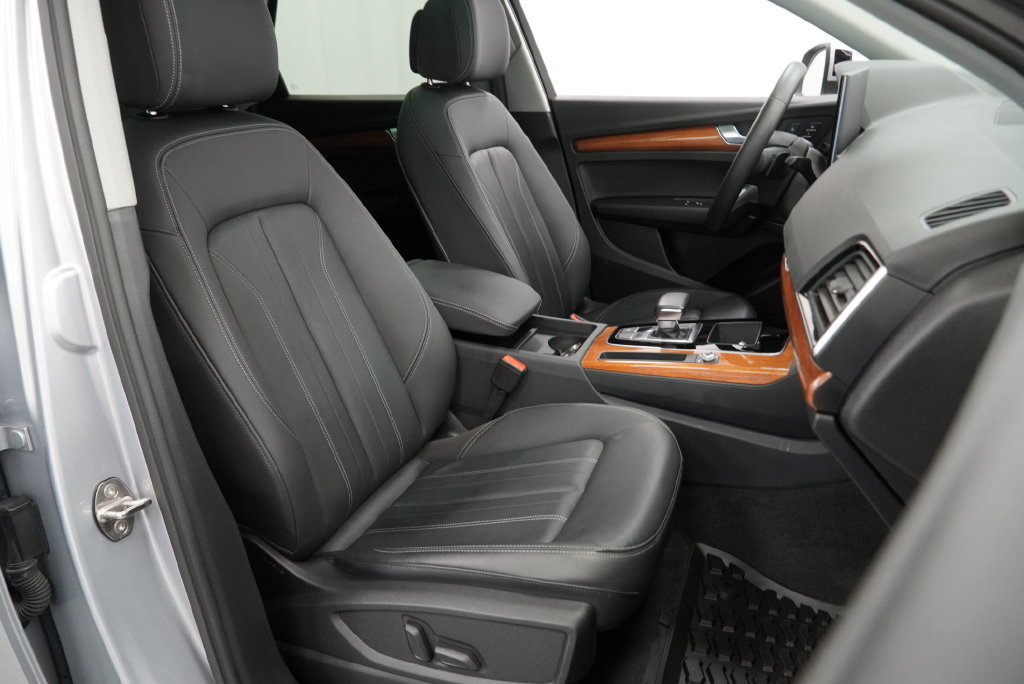 Used 2023 Audi Q5 2.0T Premium w/ Convenience Package AWD/4WD image 32
