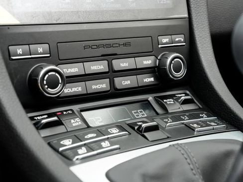 Certified 2024 Porsche 718 Boxster RWD image 20