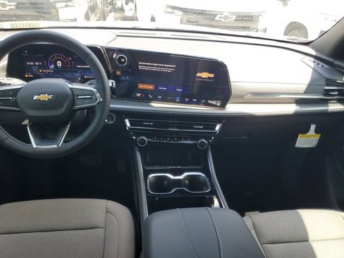 New 2026 Chevrolet Traverse LT w/ Sun and Wheel Package FWD image 8