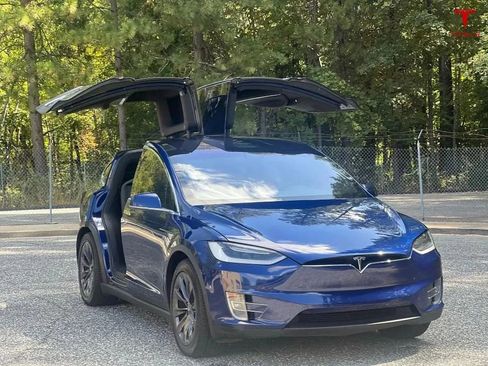 Used 2019 Tesla Model X 75D image 18