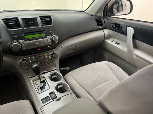 Used 2010 Toyota Highlander 2WD image 28