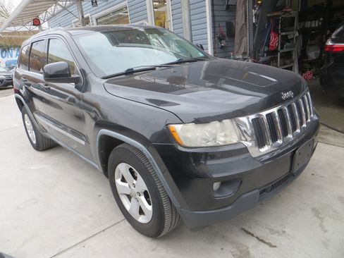 Used 2012 Jeep Grand Cherokee Laredo image 3