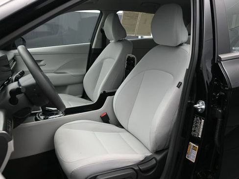 Used 2025 Hyundai Kona SE FWD image 5