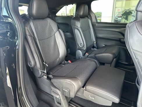 Used 2026 Toyota Sienna Limited FWD image 17