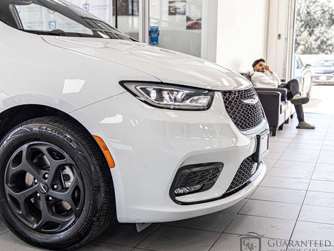 Used 2022 Chrysler Pacifica Touring-L w/ S Appearance Package FWD image 4