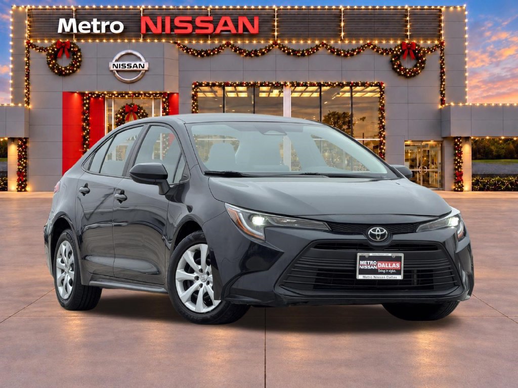 Used 2024 Toyota Corolla LE FWD image 2