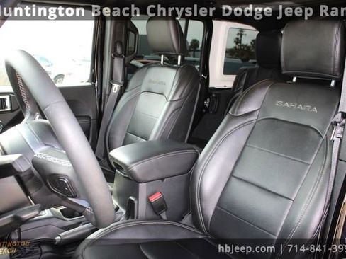 Used 2023 Jeep Wrangler Unlimited Sahara image 40