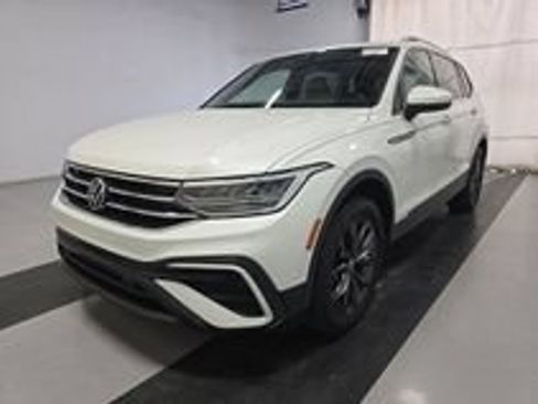 Used 2023 Volkswagen Tiguan SE FWD image 17