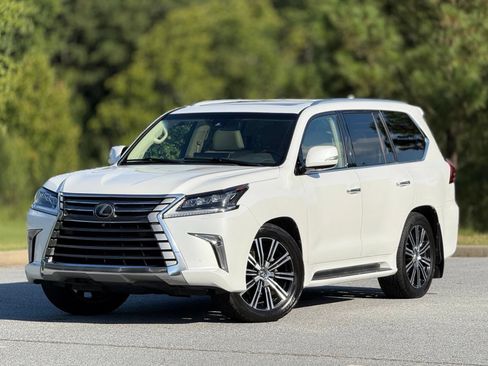 Used 2018 Lexus LX 570 4WD w/ Luxury Package image 8
