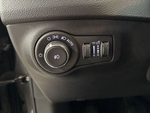 Used 2018 Jeep Compass Altitude w/ Popular Equipment Group image 11