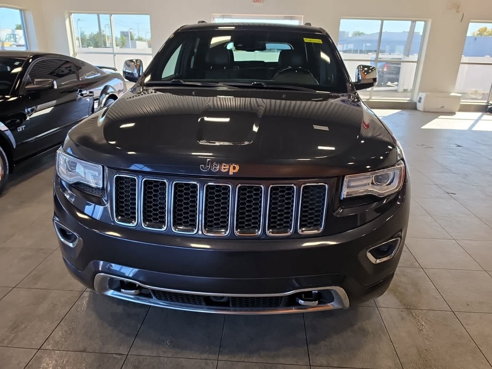 Used 2015 Jeep Grand Cherokee Overland w/ Advanced Technology Group AWD/4WD image 2