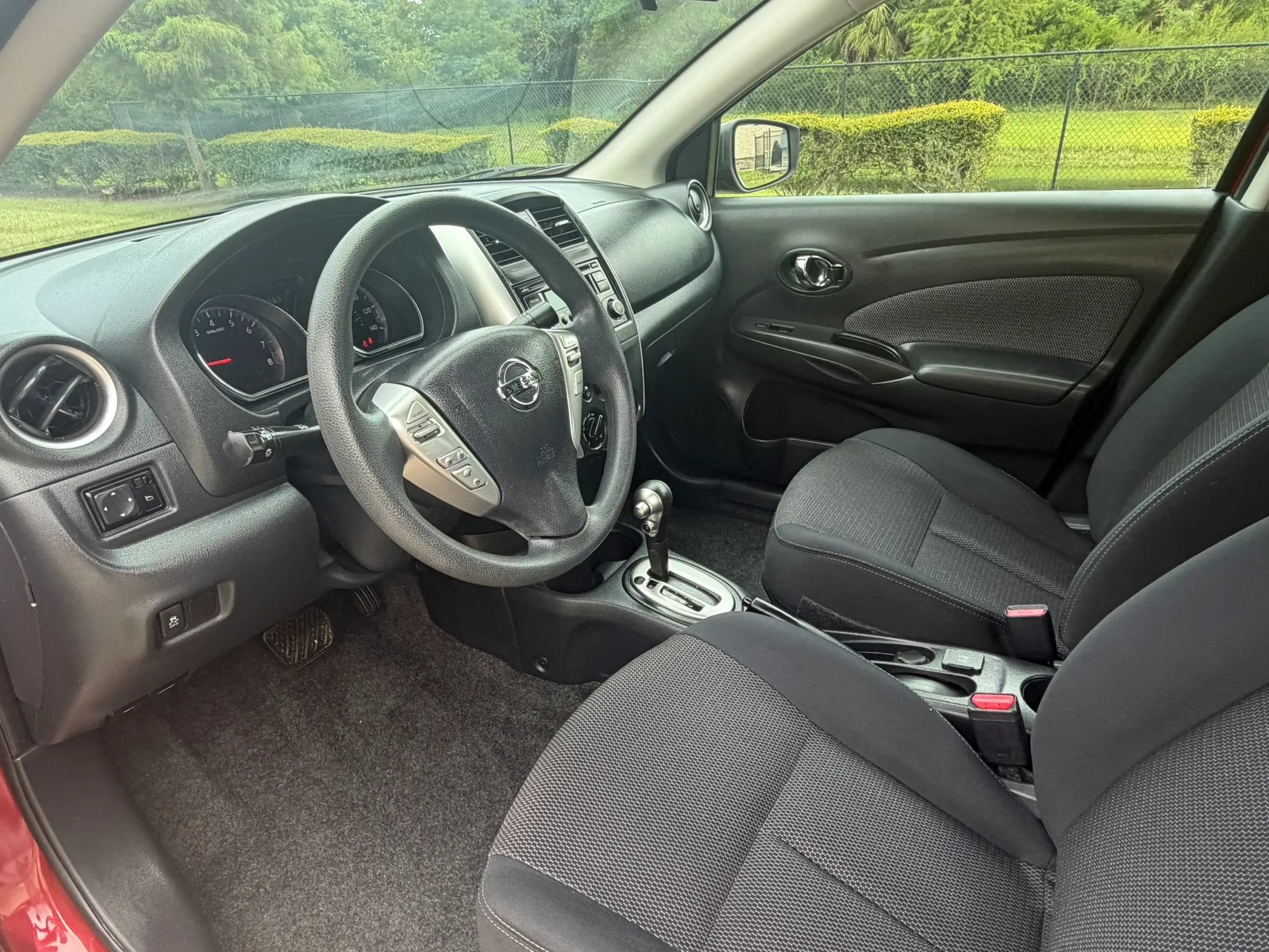 Used 2016 Nissan Versa SV FWD image 9