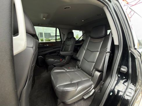 Used 2020 Cadillac Escalade Luxury AWD/4WD image 27