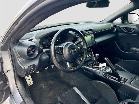 Used 2023 Toyota GR86 Premium image 9