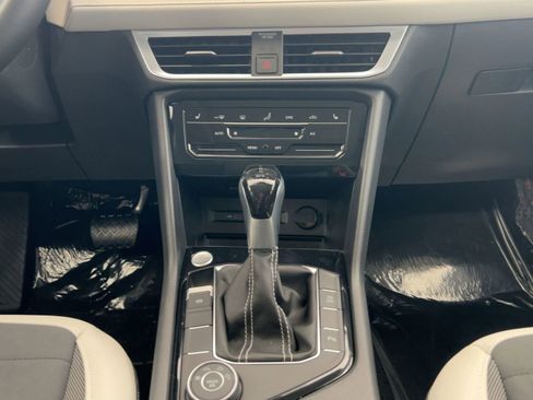 New 2026 Volkswagen Taos SE image 19