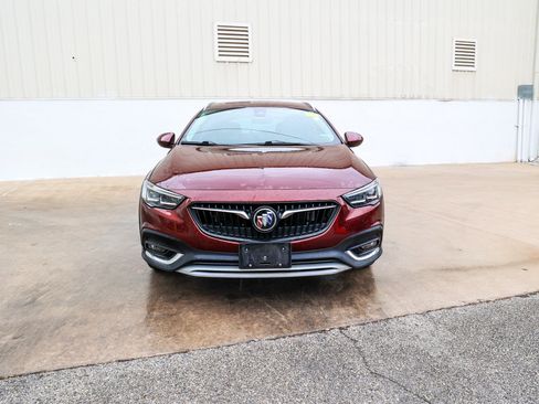 Used 2019 Buick Regal Essence w/ Driver Confidence Package I image 3