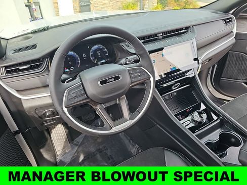 New 2026 Jeep Grand Cherokee Altitude AWD/4WD image 16