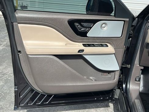 Certified 2024 Lincoln Aviator Reserve w/ Equipment Group 201A image 15