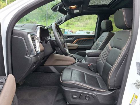 Used 2023 GMC Canyon Denali AWD/4WD image 13