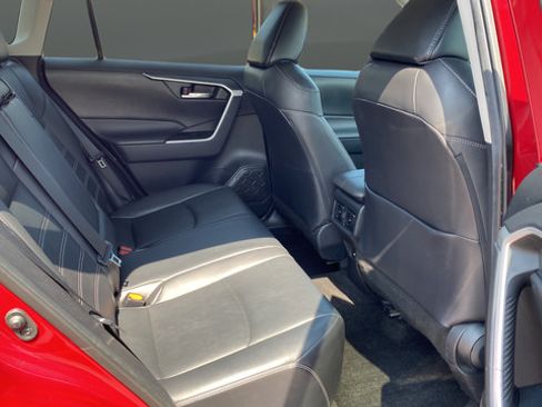 Used 2021 Toyota RAV4 XLE Premium AWD/4WD image 26