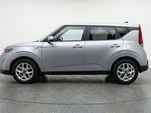 Used 2025 Kia Soul LX w/ LX Technology Package image 5